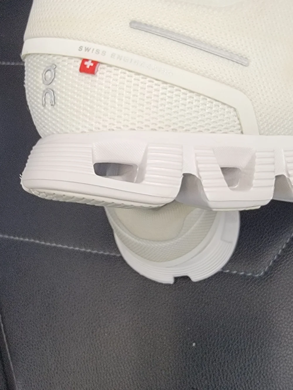 On Running Running Women’s White Running Shoes - USW11